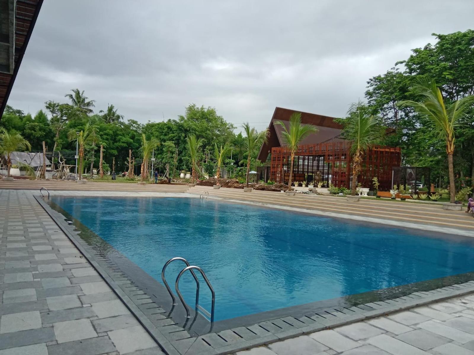 Wyndham Garden Yogyakarta Hotel Conference & Action Park Слеман Экстерьер фото